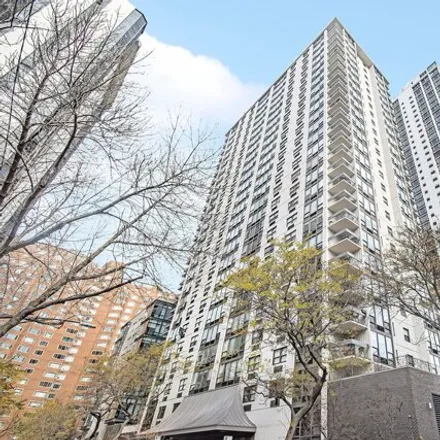 Buy this 1 bed condo on Ritchie Court Condominiums in 1313 North Ritchie Court, Chicago