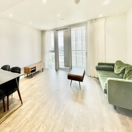 Image 4 - Wandsworth Road, London, SW8 2FW, United Kingdom - Apartment for rent