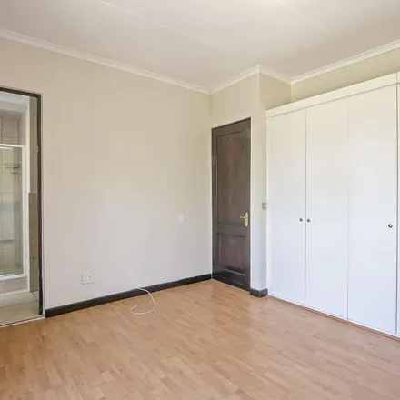 Image 5 - Lewis Avenue, Paulshof, Sandton, 2062, South Africa - Townhouse for rent