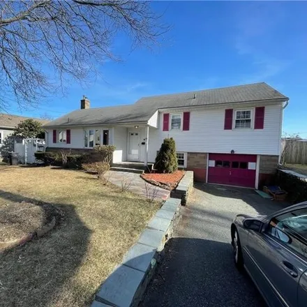 Rent this 4 bed house on 65 Oak Street in Middletown, RI 02842