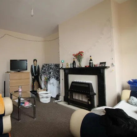 Rent this 3 bed house on Hall Grove in Leeds, LS6 1NP