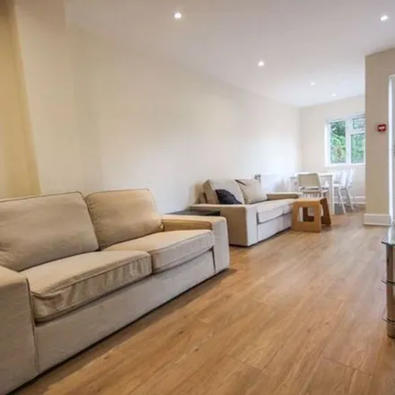 Rent this 6 bed apartment on Alma Road in Bournemouth, BH9 1AN