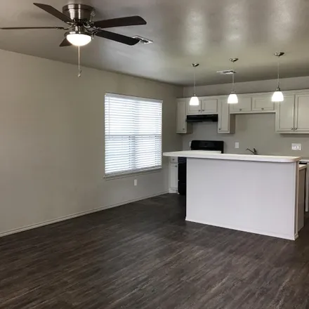 Image 2 - 1904 14th Street, Lubbock, TX 79401, USA - Duplex for rent