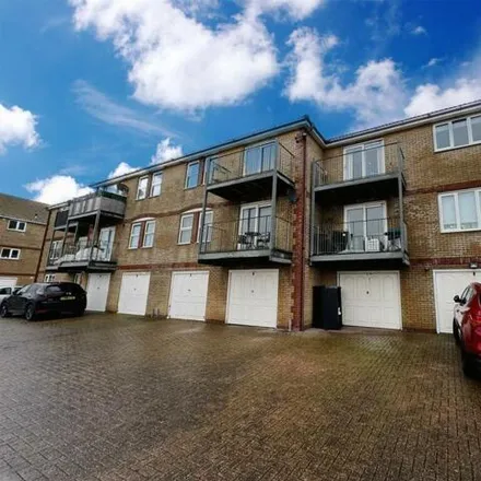 Buy this 2 bed apartment on April's View in Belsize Avenue, Tendring