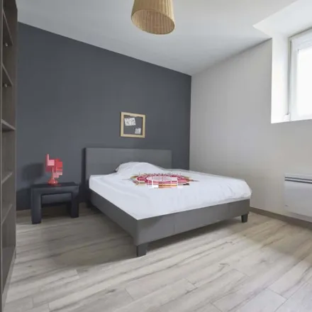 Rent this 2 bed room on 11 Avenue Jean Jaurès in 51100 Reims, France