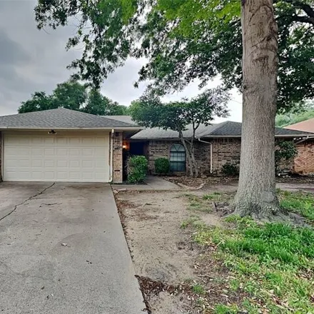 Rent this 3 bed house on 7709 Silveridge Drive in Fort Worth, TX 76133