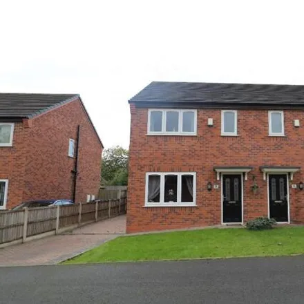 Rent this 3 bed duplex on Trent View Grove in Hanley, ST1 3PB