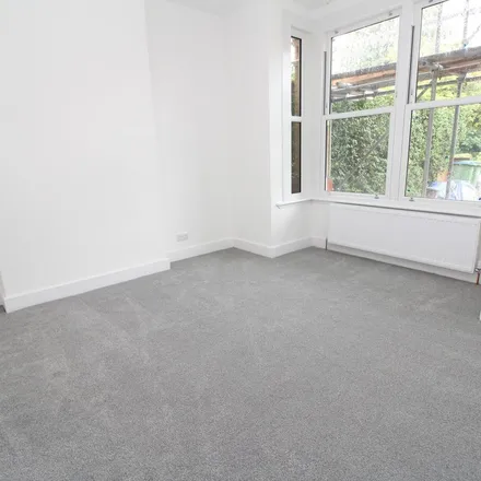 Rent this 4 bed apartment on New Road in Woolwich Road, London