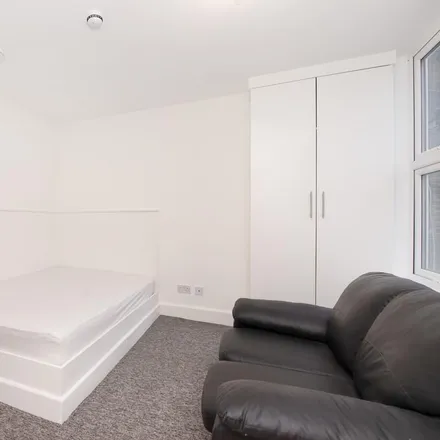 Image 1 - Orfeo, 75 Chamberlayne Road, Brondesbury Park, London, NW10 3ND, United Kingdom - Apartment for rent