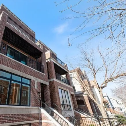Buy this 4 bed condo on 3326 North Clifton Avenue in Chicago, IL 60657
