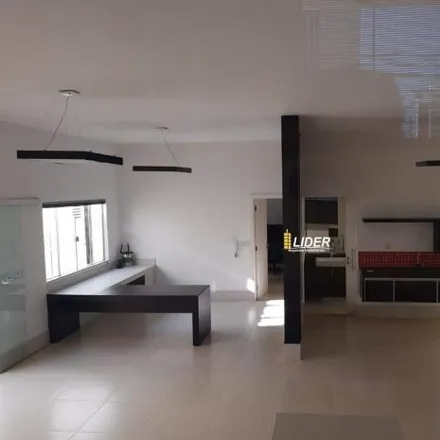 Rent this 3 bed house on Avenida João Naves de Ávila in Centro, Uberlândia - MG