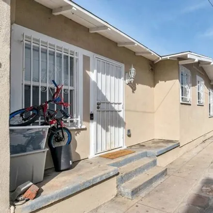 Image 5 - 5868 Estrella Avenue, Los Angeles, CA 90044, USA - House for sale