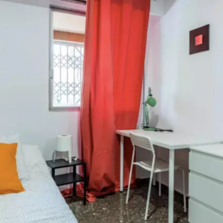 Rent this 4 bed room on Carrer de l'Explorador Andrés in 32, 46022 Valencia