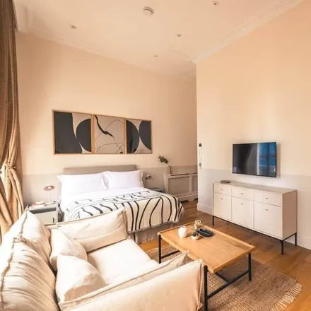 Rent this 1 bed apartment on London in SW5 0NF, United Kingdom