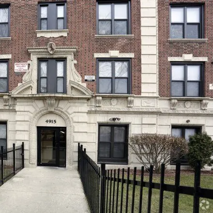 Rent this 2 bed apartment on 4915 South Drexel Boulevard in Chicago, IL 60615