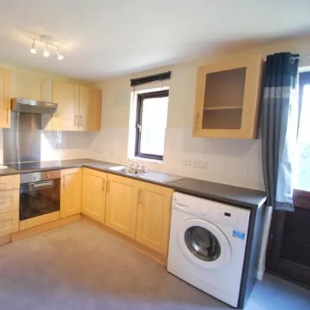 Rent this 2 bed room on 58-60 London Road in Reading, RG1 5AS