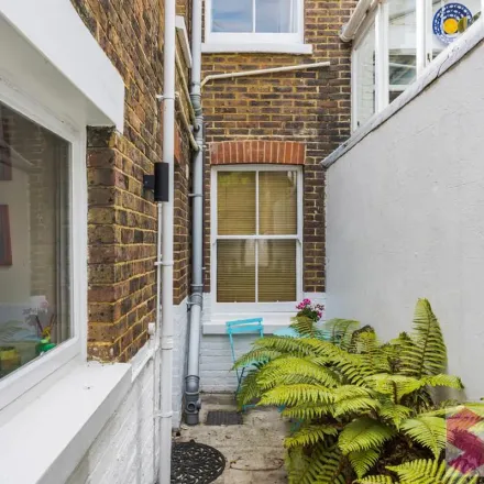 Image 3 - 13 Belle Vue Gardens, Brighton, BN2 0AA, United Kingdom - Townhouse for rent