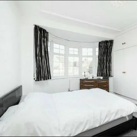 Image 3 - Millway, London, London, Nw7 - Room for rent