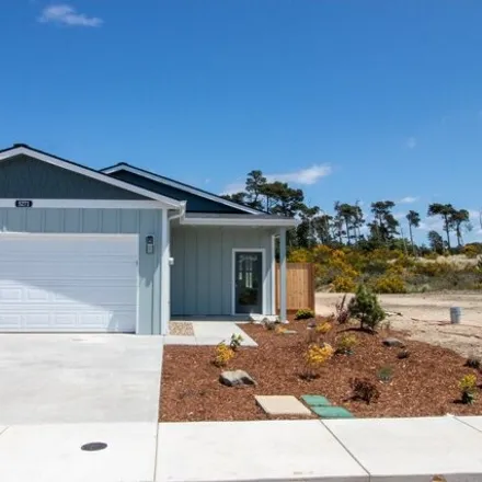Buy this 2 bed house on unnamed road in Florence, OR 97439