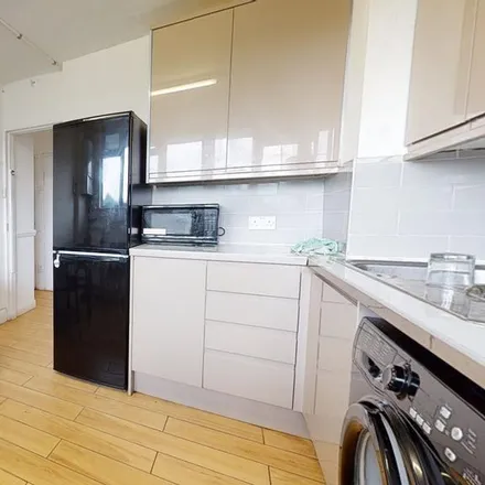 Rent this 3 bed apartment on Turnpike House in Goswell Road, London
