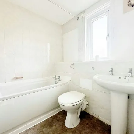 Image 3 - Goodwood Close, Camberley, GU15 4LU, United Kingdom - Duplex for rent