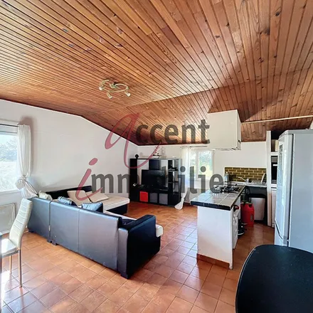 Rent this 3 bed apartment on 3 Impasse Figon in 84300 Cavaillon, France