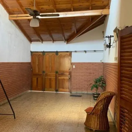Buy this 4 bed house on Presidente Derqui 332 in Partido de Lomas de Zamora, 1828 Banfield