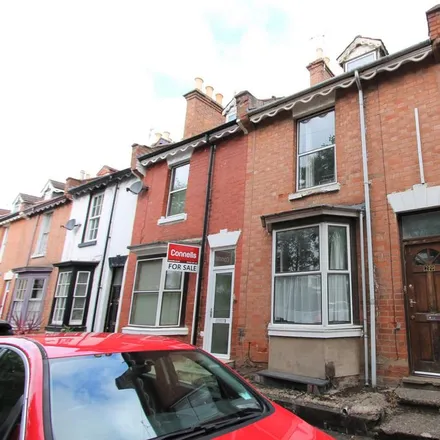Rent this 5 bed townhouse on Rosefield Street in Royal Leamington Spa, CV32 4HE