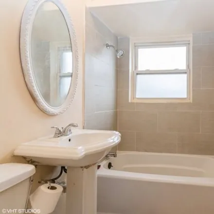 Image 7 - 7931 South Jeffery Boulevard, Chicago, IL 60617, USA - Townhouse for sale