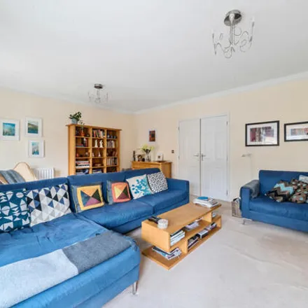 Image 7 - Duchess Court, Walton-on-Thames, KT13 9HN, United Kingdom - Townhouse for sale