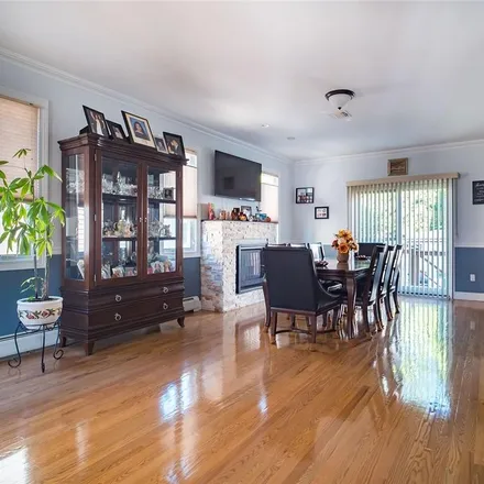 Image 7 - 4870 Hylan Boulevard, New York, NY 10312, USA - Townhouse for sale