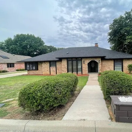 Buy this 3 bed house on 4534 Branchview Drive in Arlington, TX 76017
