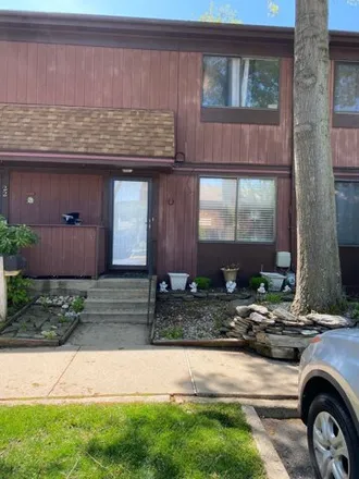 Buy this 3 bed house on 910 Rossville Avenue in New York, NY 10309