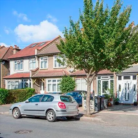 Rent this 4 bed townhouse on Linden Avenue in London, CR7 7DU
