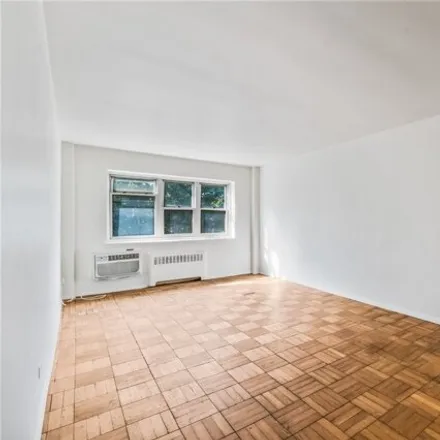 Image 5 - 144-55 Melbourne Avenue, New York, NY 11367, USA - Apartment for sale