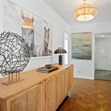 Image 4 - 136 East 76th Street, New York, NY 10021, USA - Apartment for sale