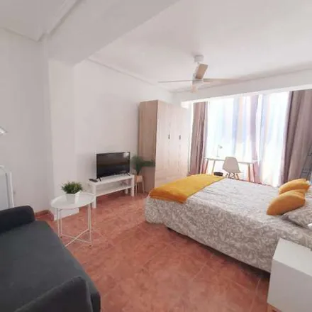 Rent this 5 bed apartment on Col·legi d'Educació Infantil i Primària Jaume I in Carrer de Jeroni de Montsoriu, 21