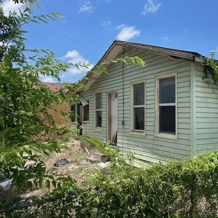 Image 3 - 1302 Chalmers Ave, San Antonio, Texas, 78211 - House for sale