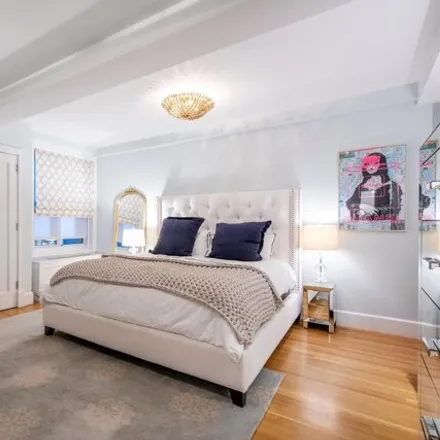 Image 4 - The Olcott, 27 West 72nd Street, New York, NY 10023, USA - Condo for sale
