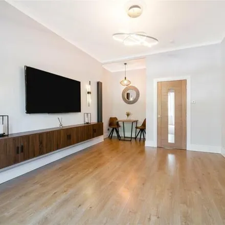 Image 7 - 682 Tollcross Road, Lilybank, Glasgow, G31 4XT, United Kingdom - Apartment for sale