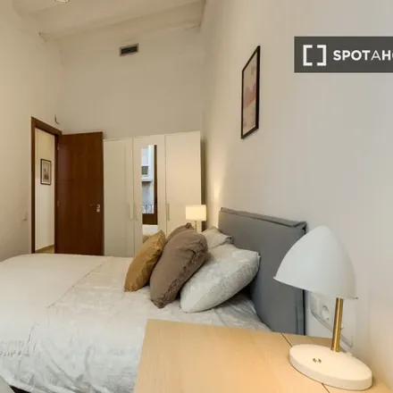 Rent this 6 bed room on Carrer d'Avinyó in 18B, 08002 Barcelona