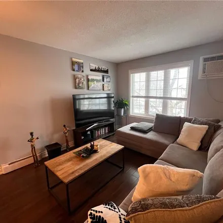 Image 2 - 5787 Morrison Street, Niagara Falls, ON L2E 2E8, Canada - Apartment for rent