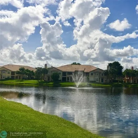 Rent this 2 bed condo on 1712 Belmont Ln in North Lauderdale, Florida