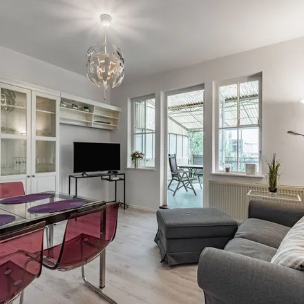 Rent this 4 bed apartment on Rüdesheimer Straße 35 in 28199 Bremen, Germany