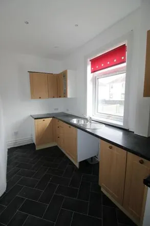 Image 4 - Ninian's Terrace, Kilwinning, KA13 7PL, United Kingdom - Apartment for rent