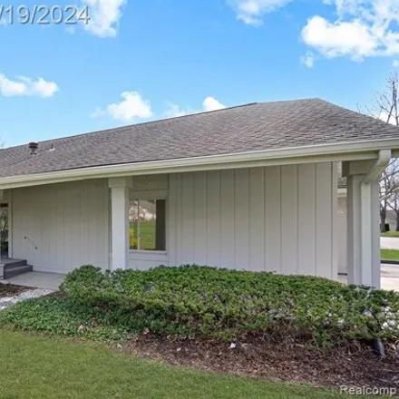 Image 2 - Wabeek Country Club, 4000 Clubgate Drive, Bloomfield Township, MI 48302, USA - Condo for sale