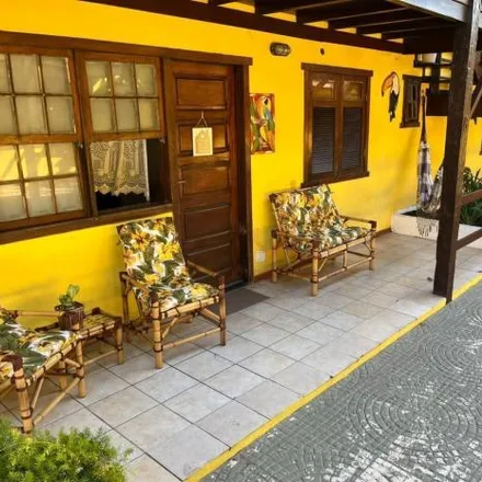 Rent this 2 bed house on Rua Rachel Schver in Cabo Frio - RJ, 28908-105