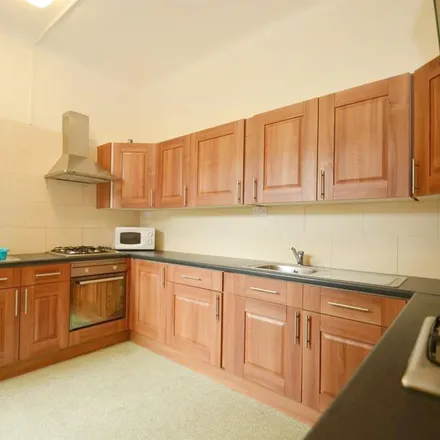 Image 5 - Whitehall Gardens, London, W3 9RE, United Kingdom - Room for rent