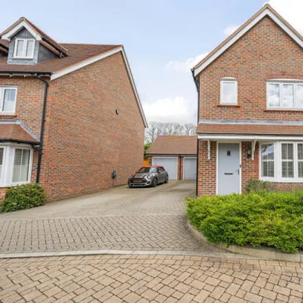 Buy this 3 bed house on unnamed road in Binfield, RG42 4FD