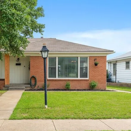 Buy this 2 bed house on 4609 Calmont Avenue in Fort Worth, TX 76107